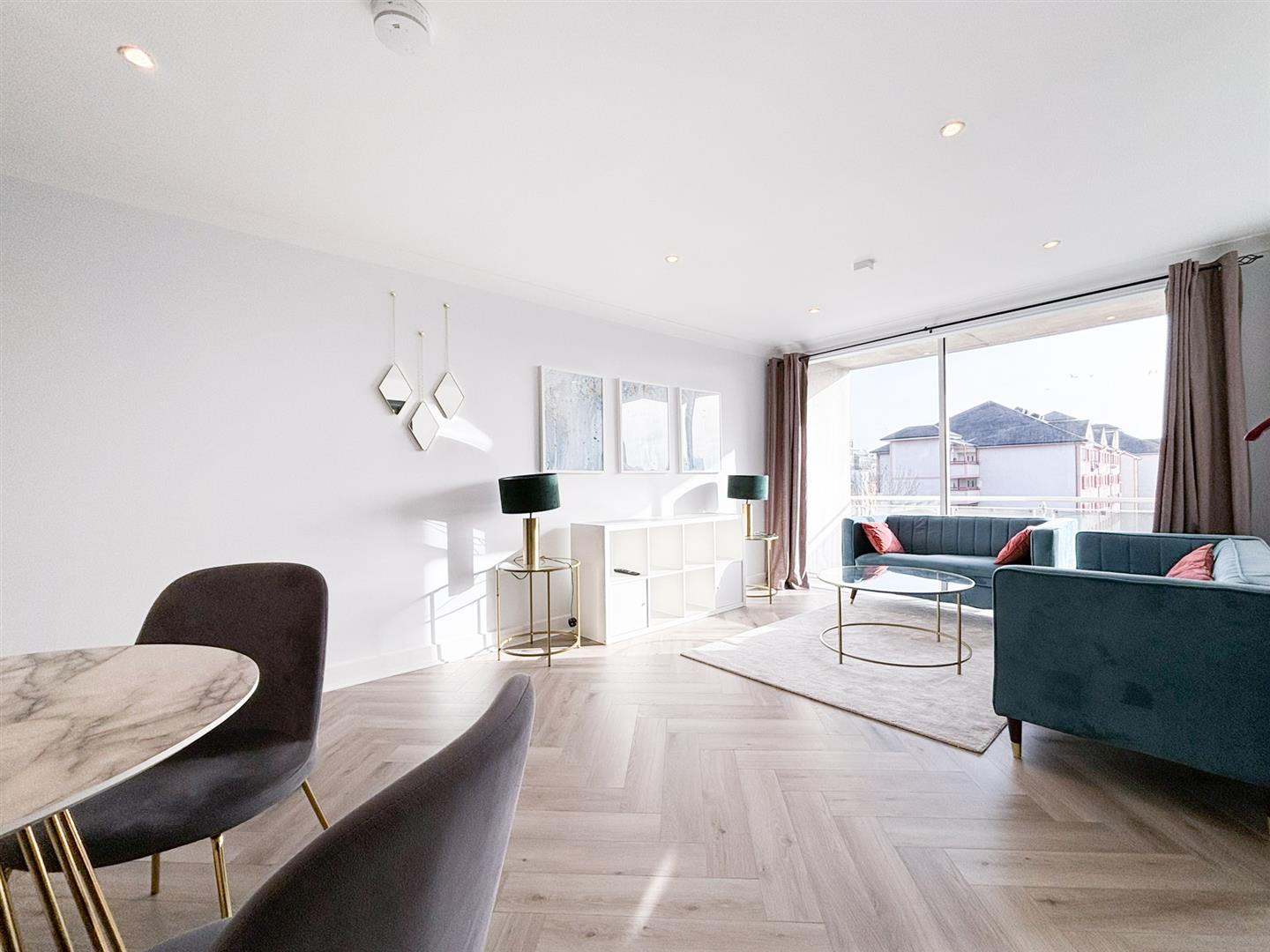 3 bed property in 1 North Bank, London